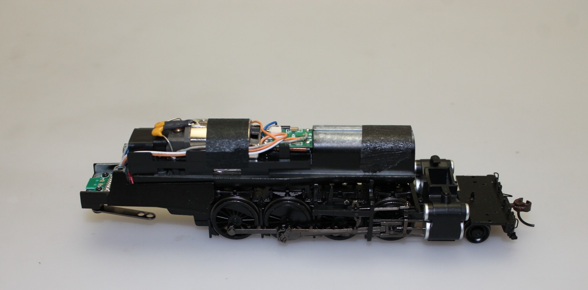 (image for) LOCO CHASSIS (HO 2-8-2) MIKADO DCC. BLK/SILV.